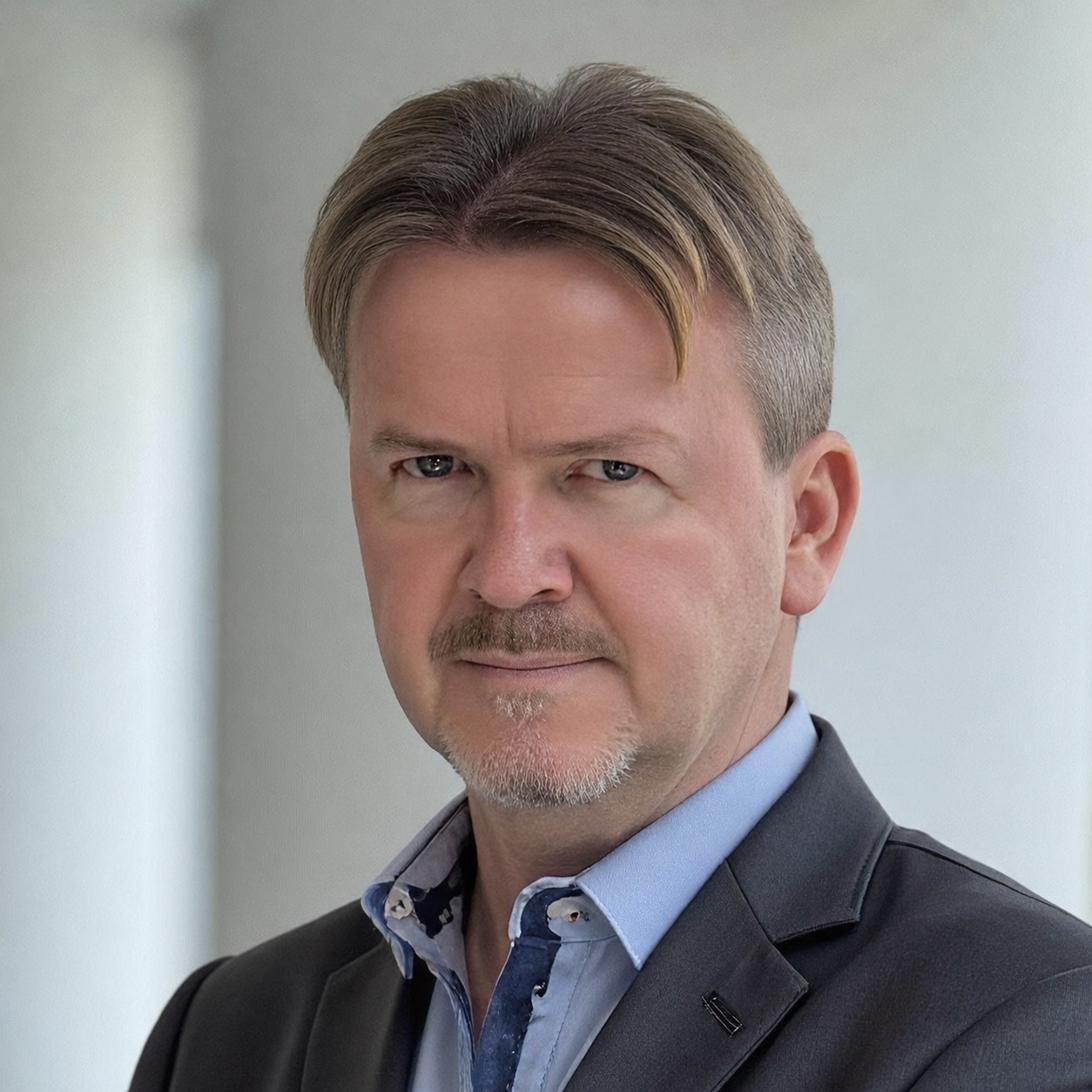 Alex Mead, Customer Contact, Service and Experience transformation executive.
